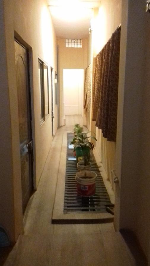 Buddha Guest House พาราณสี ภายนอก รูปภาพ