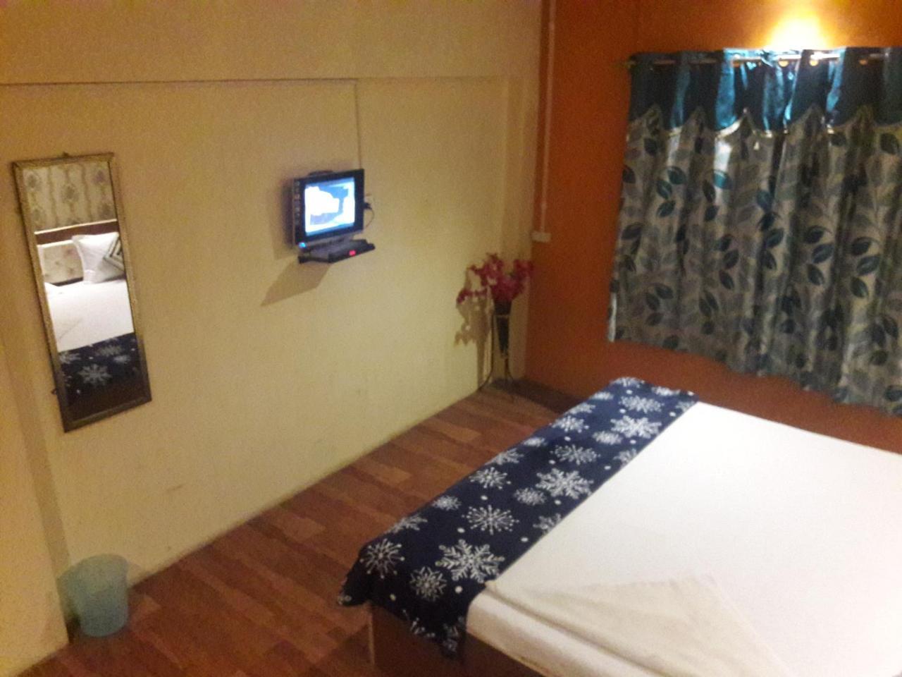 Buddha Guest House พาราณสี ภายนอก รูปภาพ