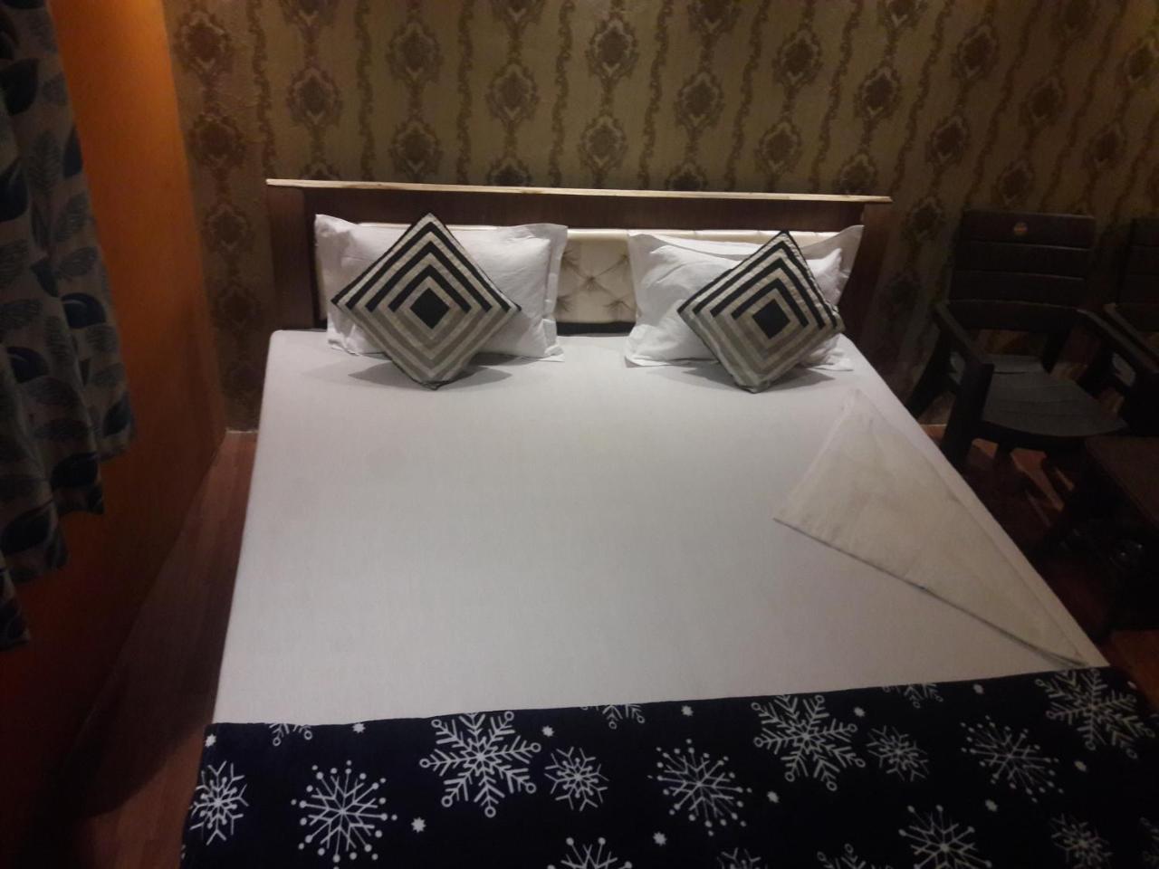 Buddha Guest House พาราณสี ภายนอก รูปภาพ