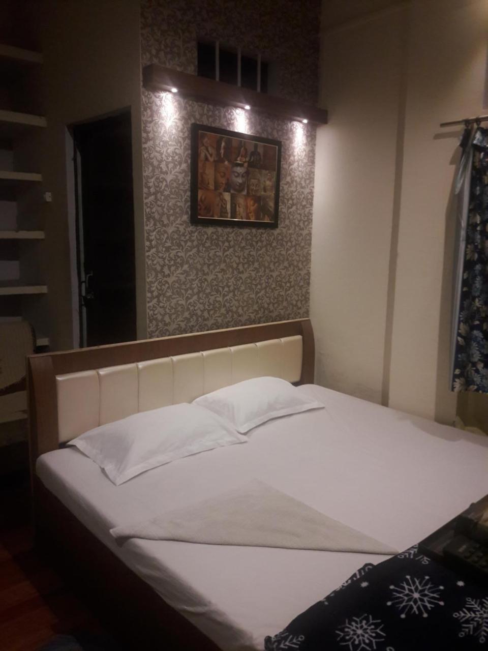 Buddha Guest House พาราณสี ภายนอก รูปภาพ
