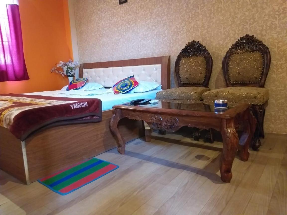 Buddha Guest House พาราณสี ภายนอก รูปภาพ