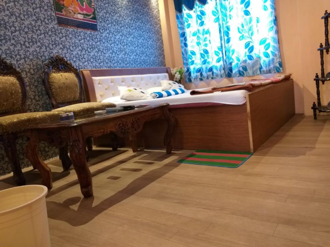 Buddha Guest House พาราณสี ภายนอก รูปภาพ